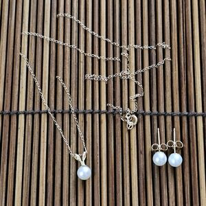 14k Yellow Gold Pearl Necklace & Earrings Set